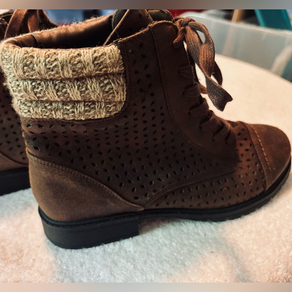 Brand New Ankle Boots - Size 8 - By JUSTICE - Box 71